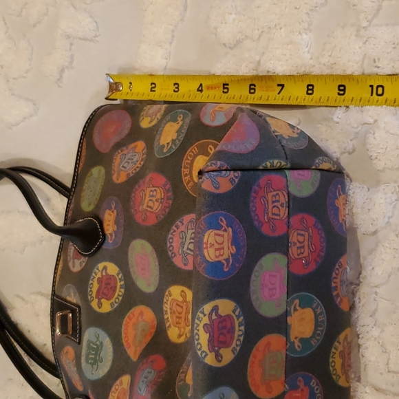 Dooney & Bourke Black Medallion Vintage Tote ✨️Host Pick✨️ - Picture 11 of 13